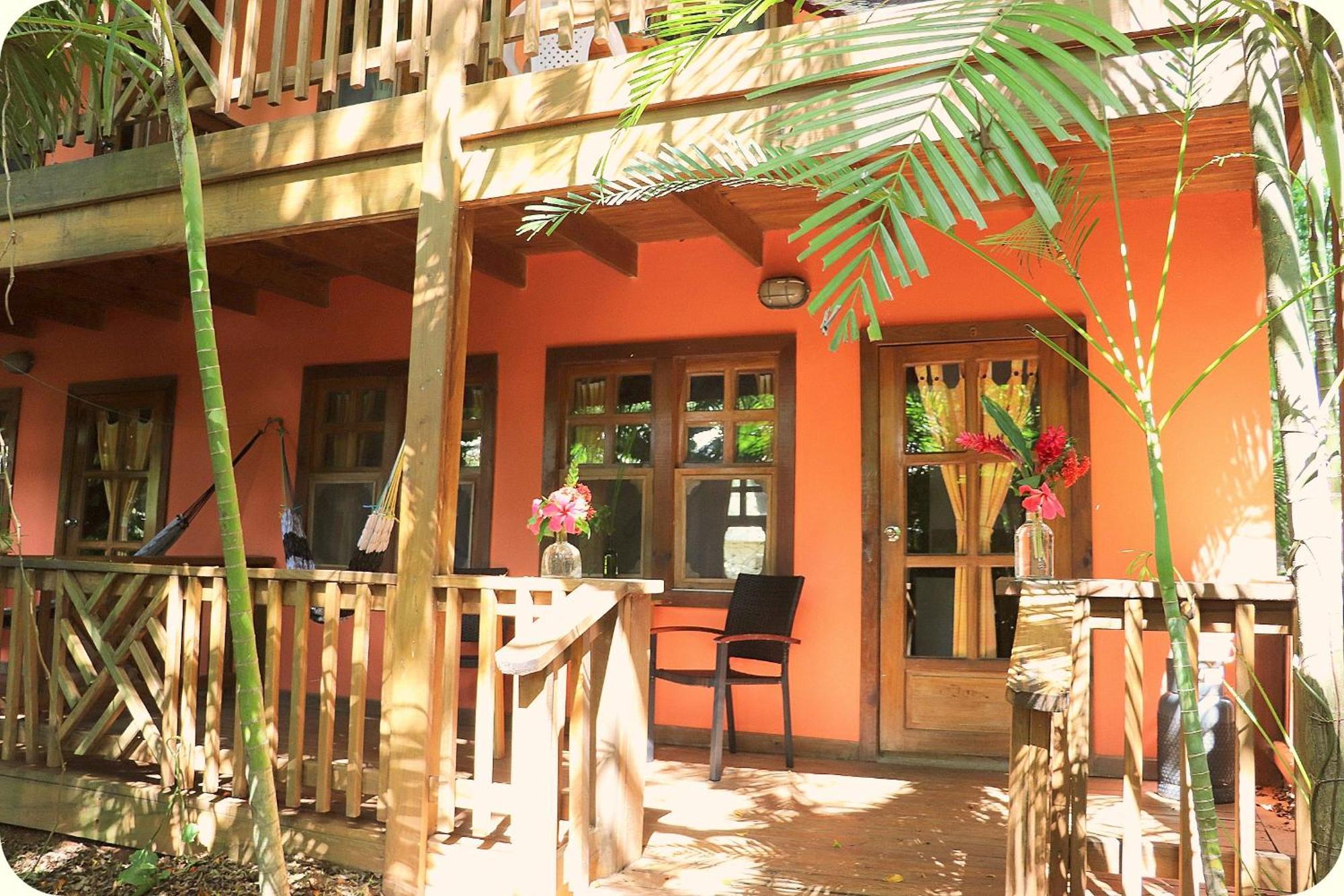 Posada Arco Iris, West End Exterior photo